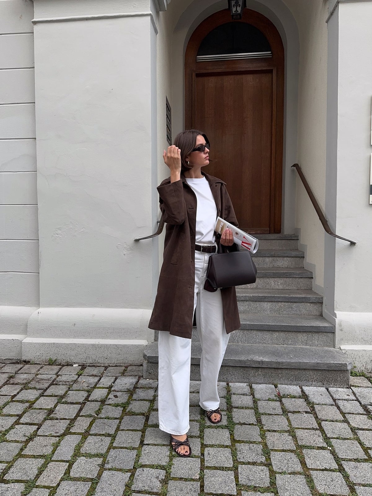 Long Brown Trench Coat Over White T-Shirt and Jeans — Brown Blazer Outfit