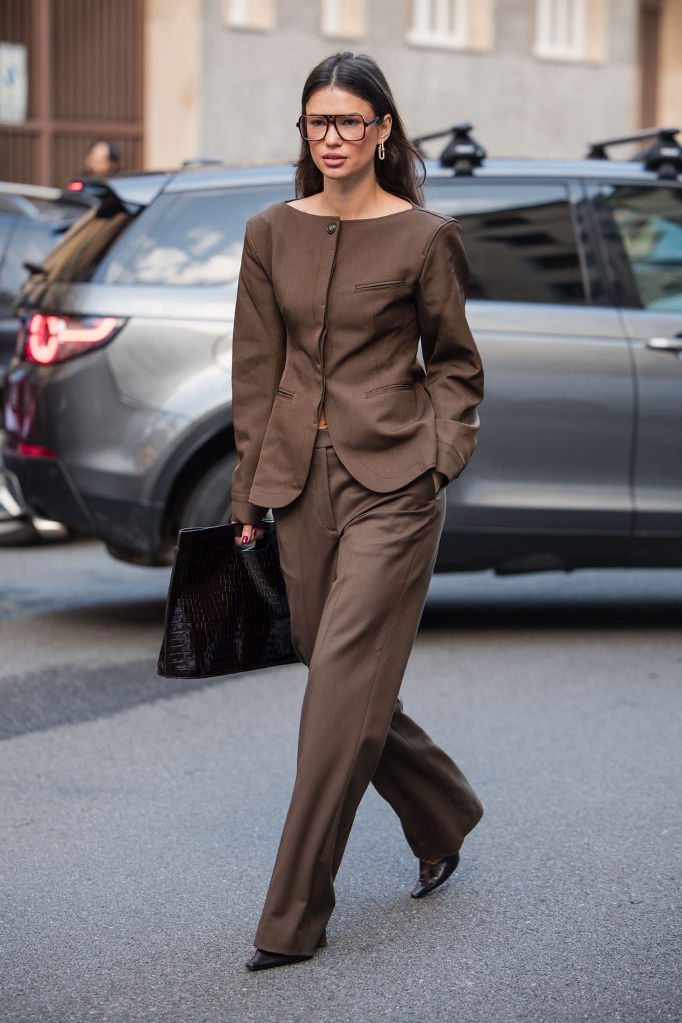 Brown Suit with Oversized Jacket and Wide-Leg Trousers — Brown Blazer Outfit