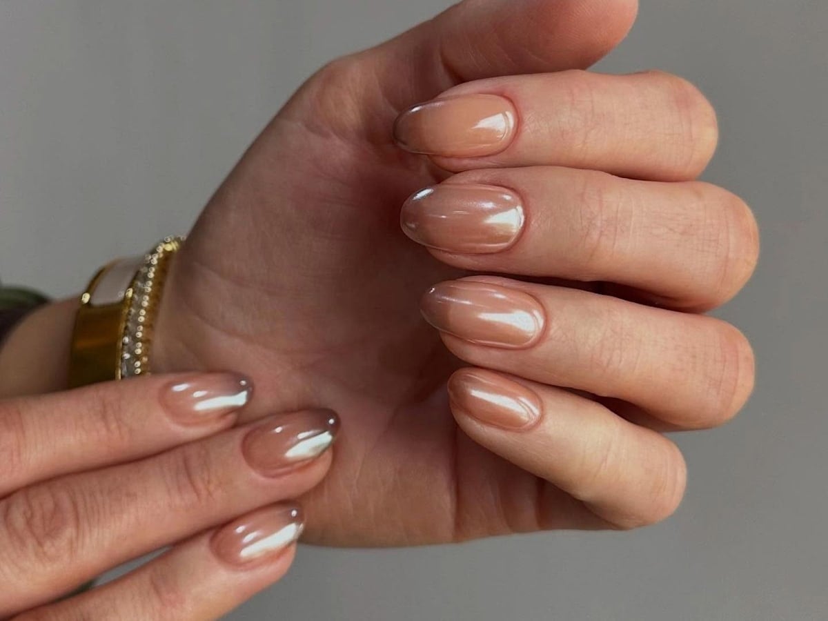 Brown Beige Chrome Ombre Medium Almond Nails — Brown Chrome Nails