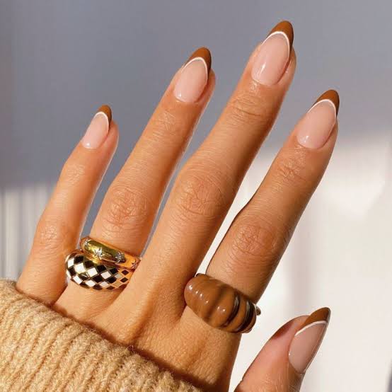 Rich Brown French Tip Medium Almond Nails With нюдовая база — Brown French Tip Nails