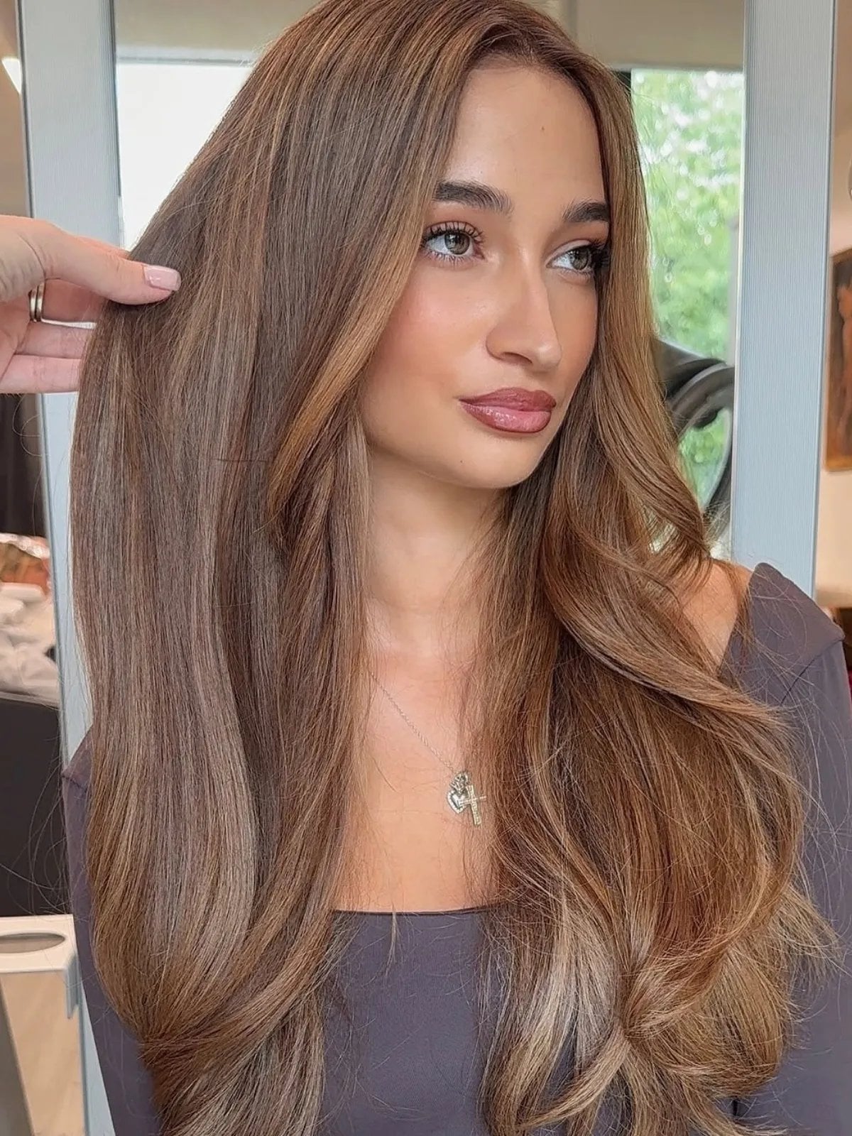 Shoulder Light Brown Subtle Finely Woven Highlights, Close-Up Take — Brown Highlights
