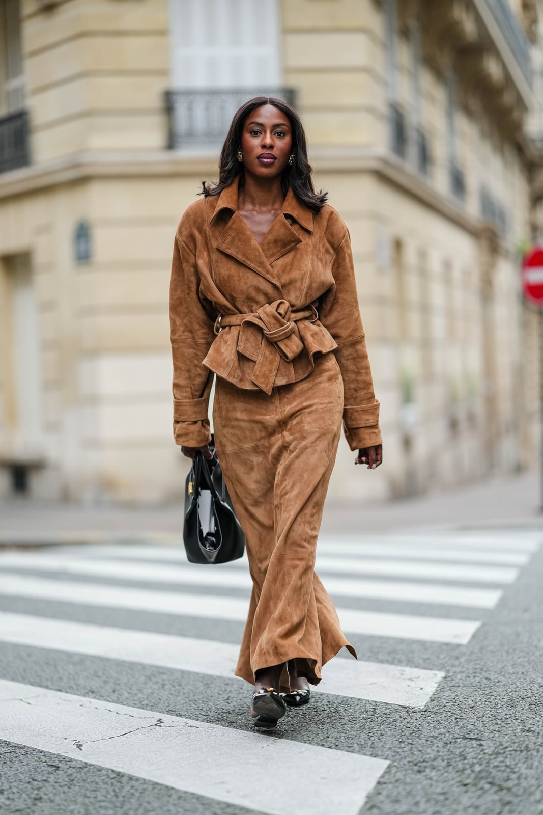 Cropped Brown Shearling Jacket with Jeans Cropped Brown Shearling Jacket with Jeans — Brown Jacket Outfit