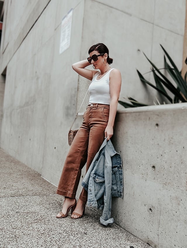 Wide Leg Brown Jeans with a Denim Jacket and Tank Top — Brown Jeans Outfits