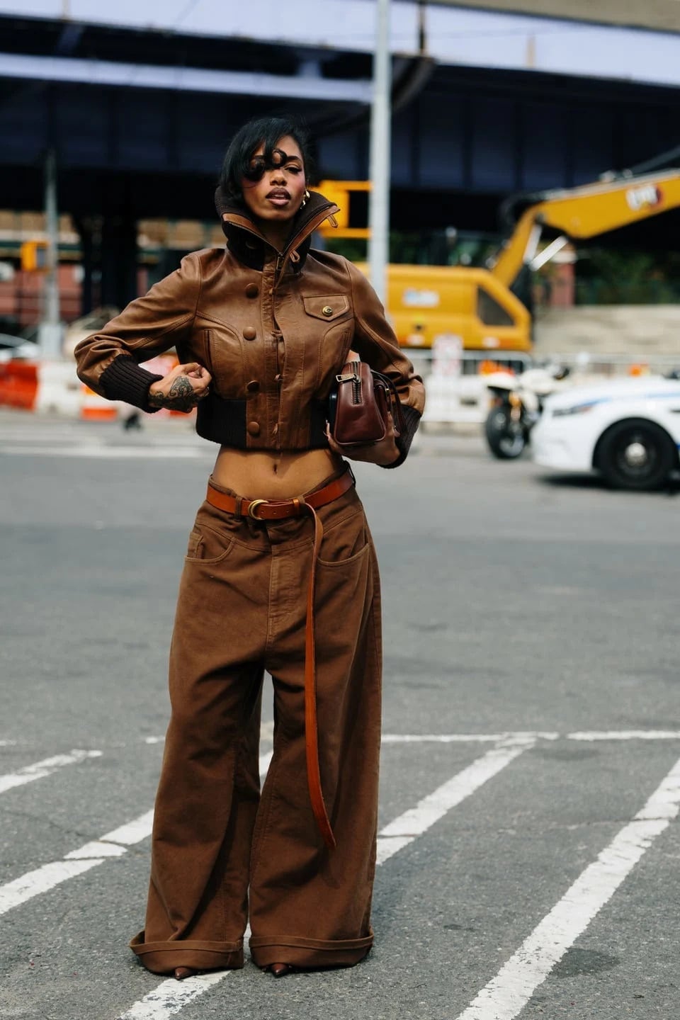 Oversized Wide Leg Brown Jeans with a Cropped Leather Jacket — Brown Jeans Outfits