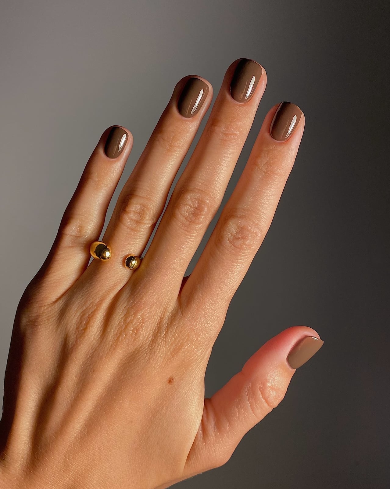 Glossy Medium Brown Oval Nails With овальная форма — Brown Nails