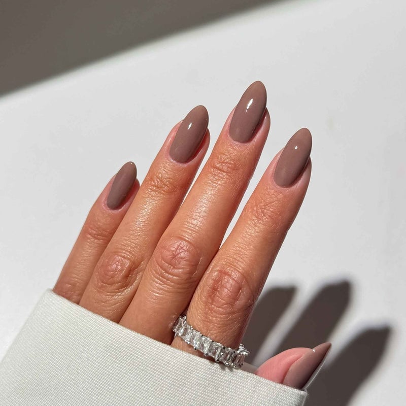 Glossy Medium Brown Medium Almond Nails, Everyday Version — Brown Nails