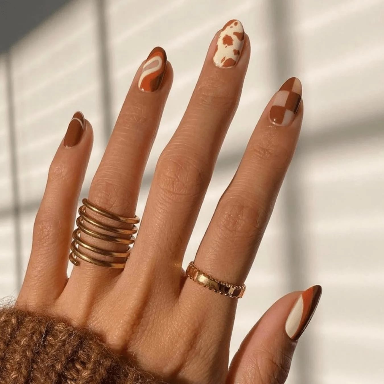 Abstract Brown Beige Orange Swirl Almond Nails — Brown Nails