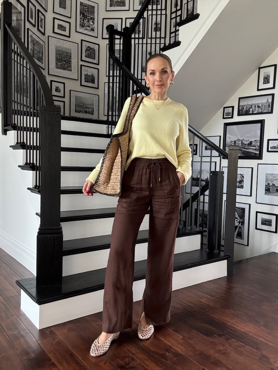 Wide-leg Brown Linen Trousers with a Yellow Sweater — Brown Pants Outfits