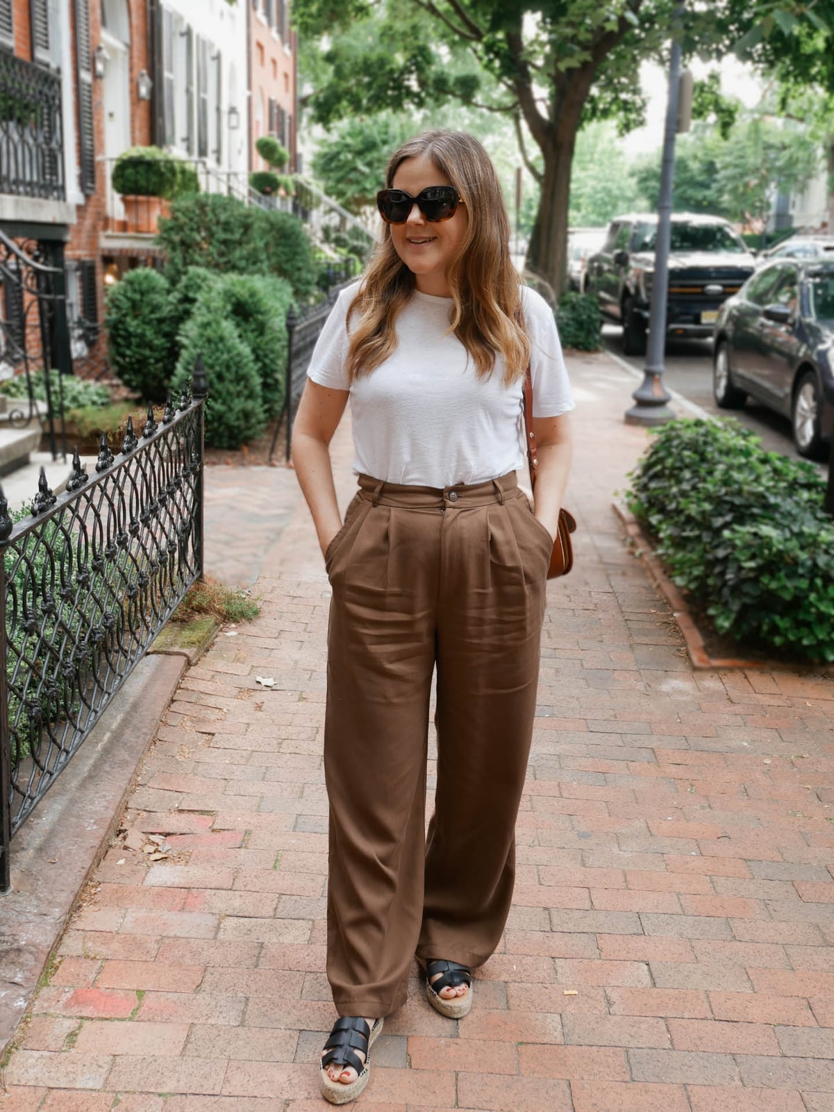 Brown Wide-Leg Trousers with a White T-Shirt and Espadrilles — Brown Pants Outfits
