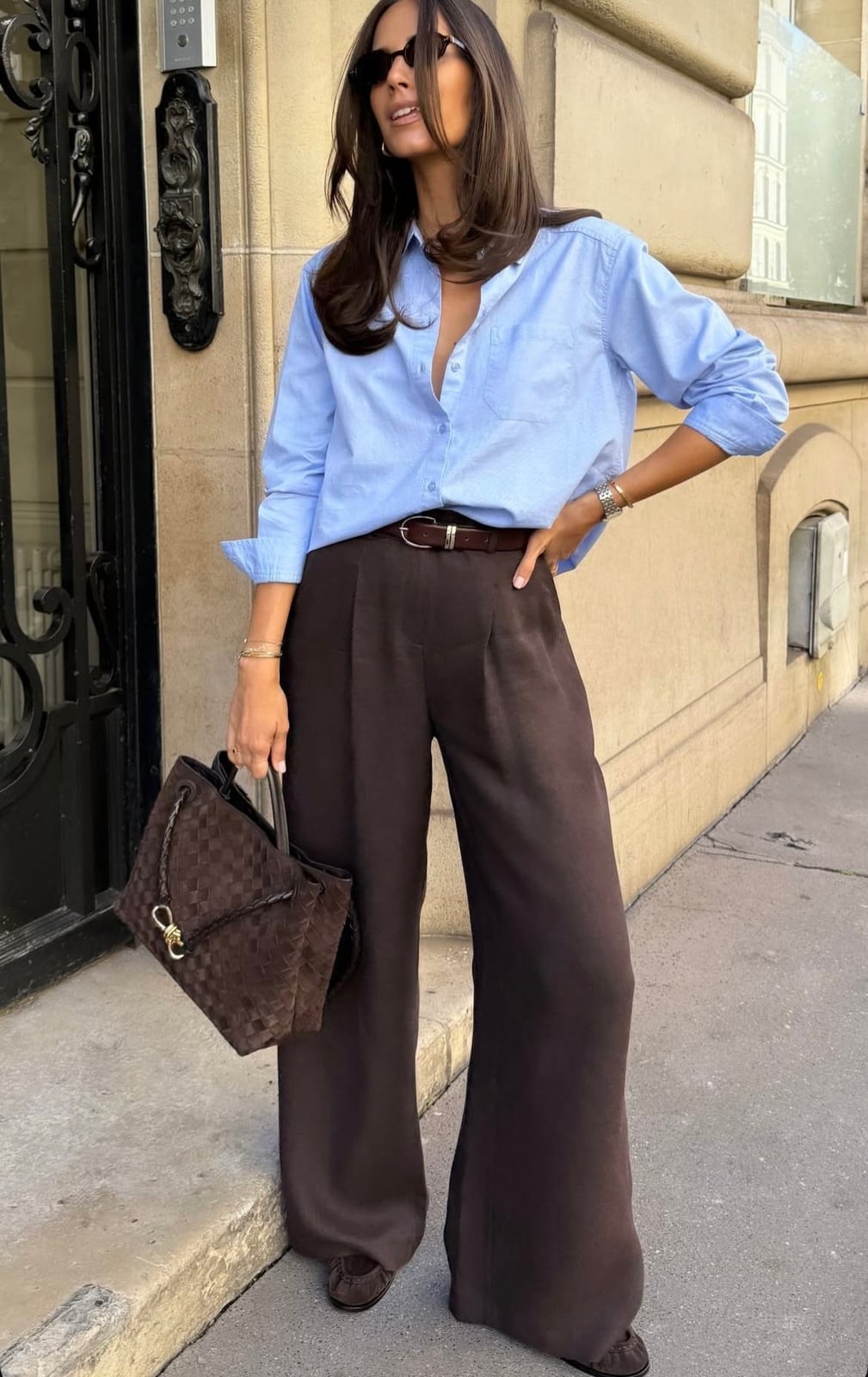 Linen-look Brown Trousers with a Button-Down Shirt for Workwear — Brown Pants Outfits