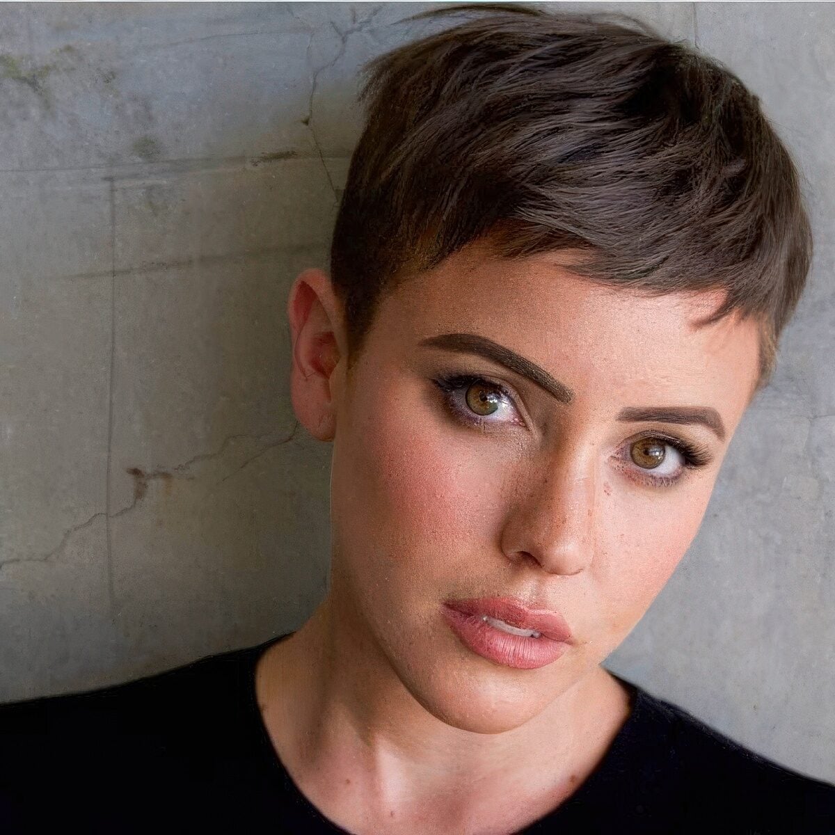 Layered Pixie With Voluminous Texture — Brown Pixie
