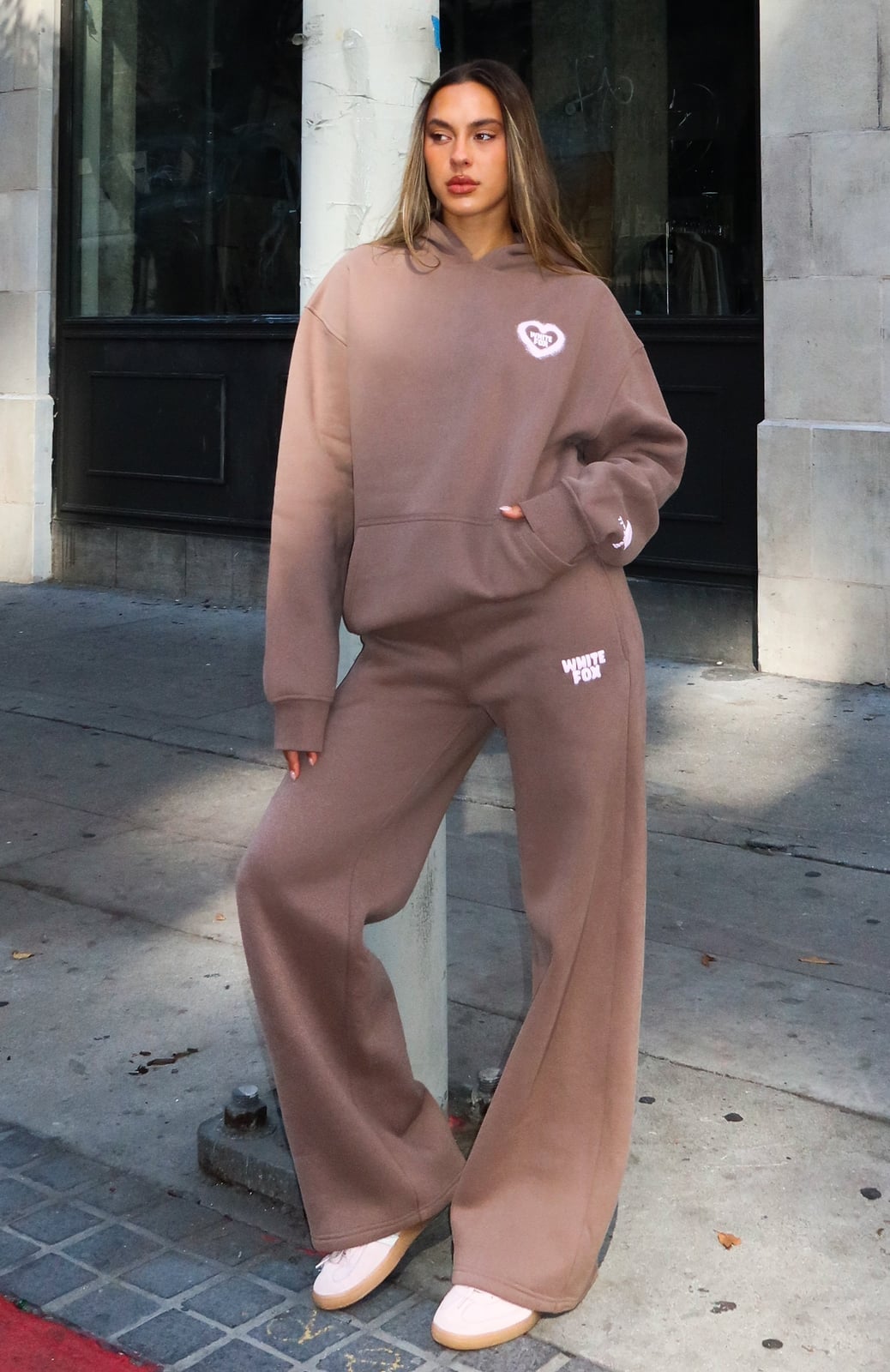 Monochromatic Brown Hoodie And Sweatpants Set Monochromatic Brown Hoodie And Sweatpants Set — Brown Sweatpants Outfit