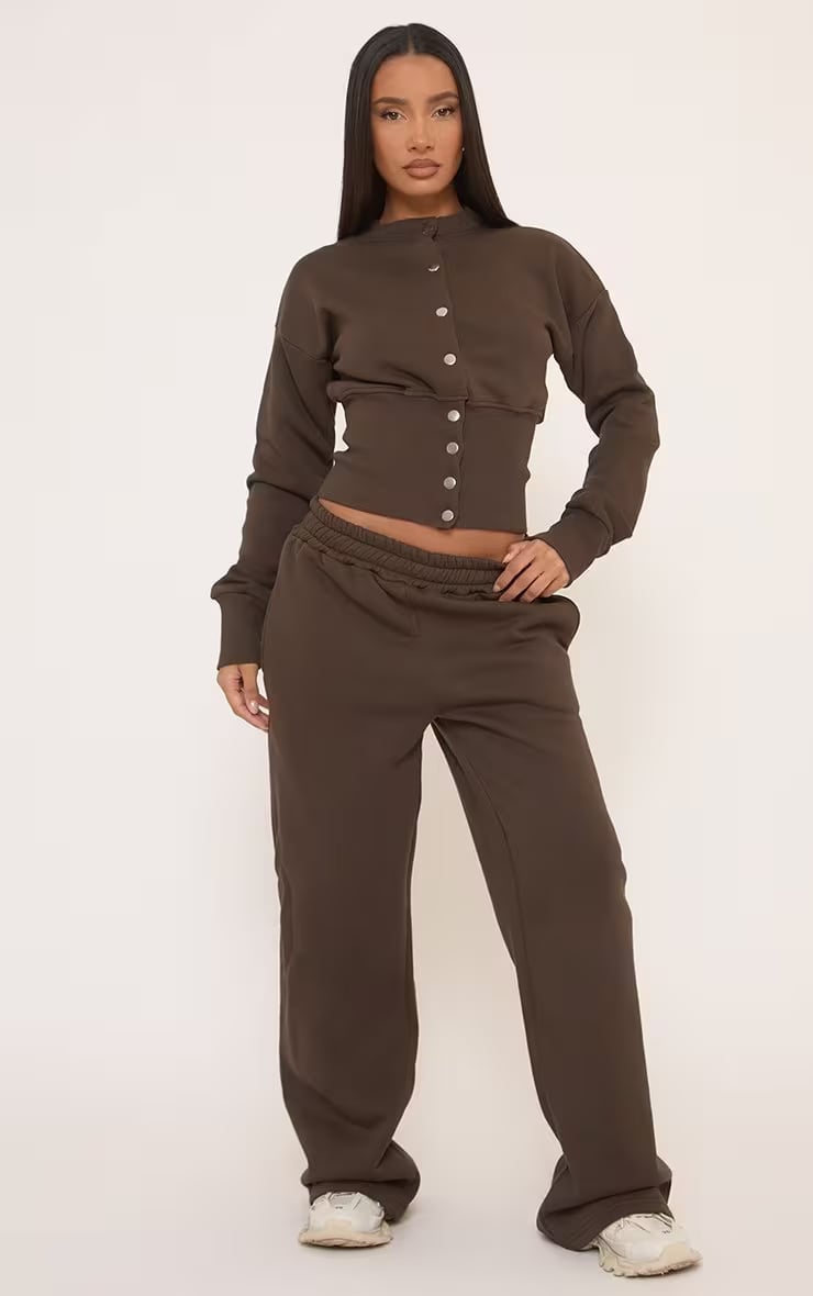 Brown Knit Cardigan And Wide-Leg Sweatpants, Close-Up Take Brown Knit Cardigan And Wide-Leg Sweatpants, Close-Up Take — Brown Sweatpants Outfit