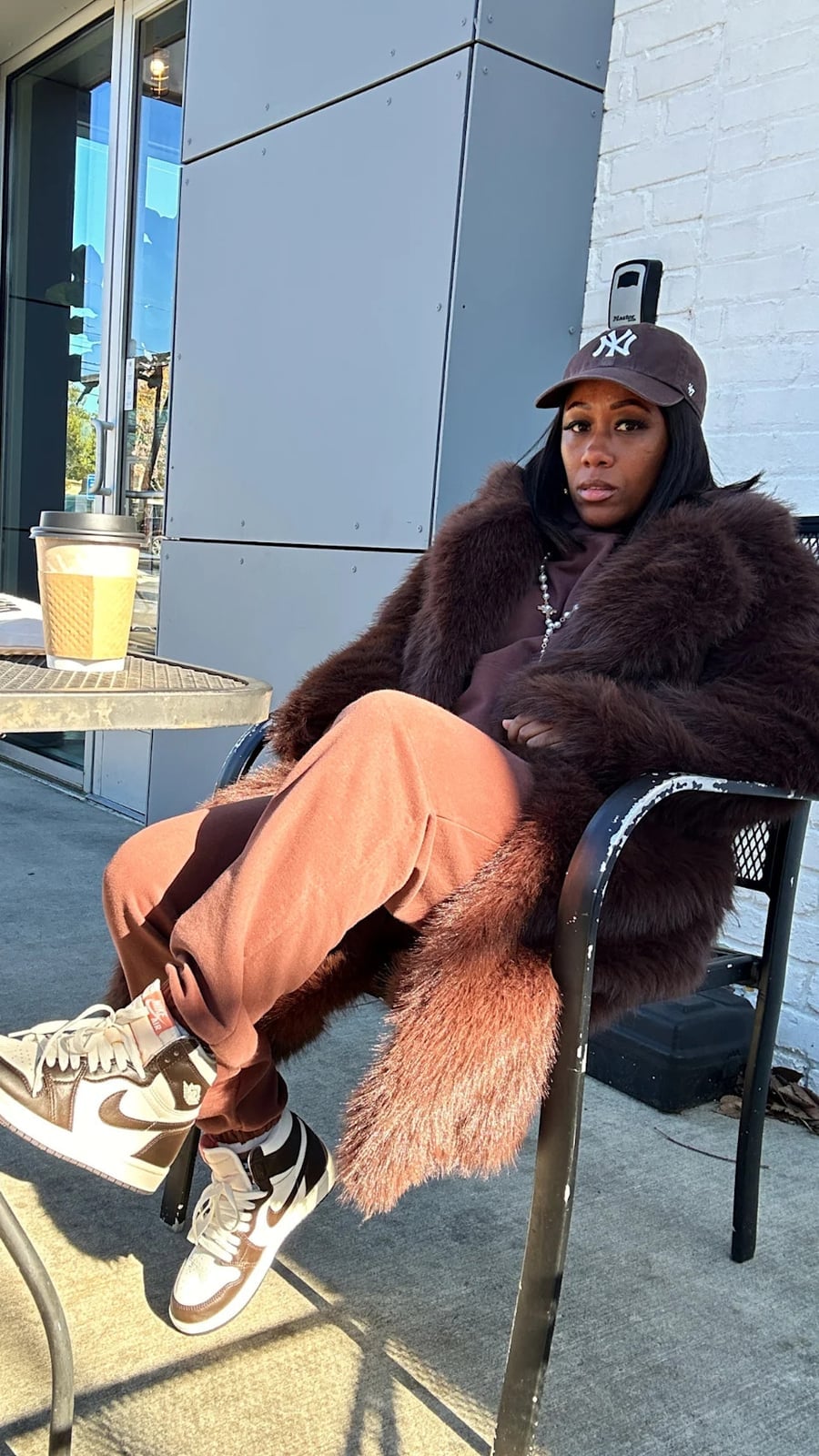 Monochromatic Brown Set With Faux Fur Monochromatic Brown Set With Faux Fur — Brown Sweatpants Outfit