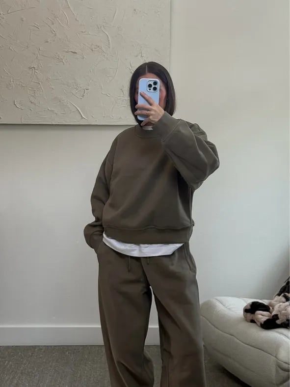 Oversized Sweatshirt Layered Over T-Shirt, Close-Up Take Oversized Sweatshirt Layered Over T-Shirt, Close-Up Take — Brown Sweatpants Outfit