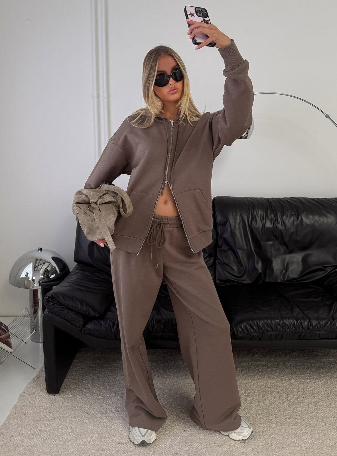 Brown Fleece Zip-Up Hoodie And Sweatpants Brown Fleece Zip-Up Hoodie And Sweatpants — Brown Sweatpants Outfit