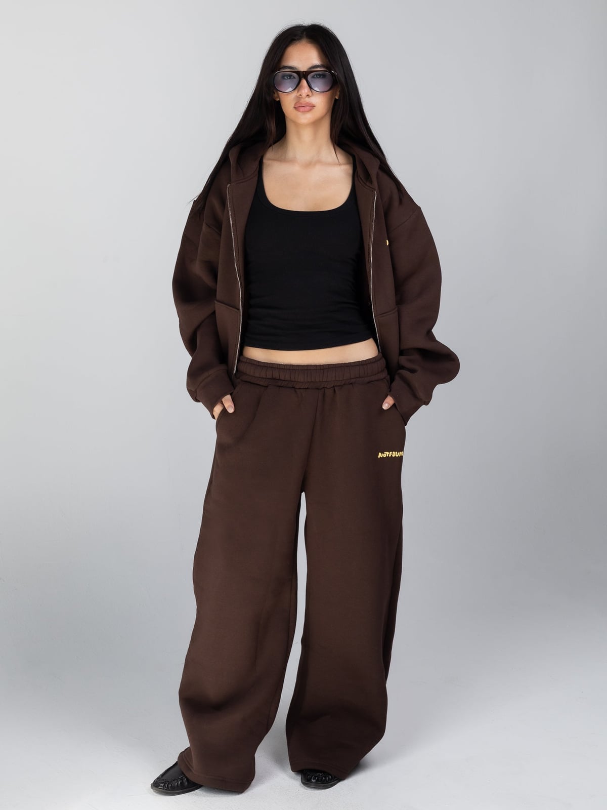 Oversized Zip Hoodie And Wide-Leg Sweatpants Oversized Zip Hoodie And Wide-Leg Sweatpants — Brown Sweatpants Outfit