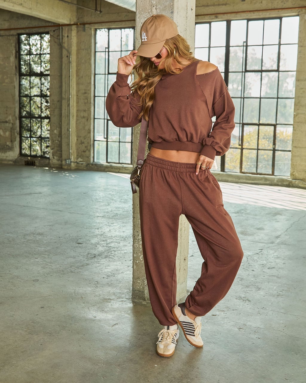 Cut-Out Shoulder Sweatshirt And Wide-Leg Sweatpants Cut-Out Shoulder Sweatshirt And Wide-Leg Sweatpants — Brown Sweatpants Outfit