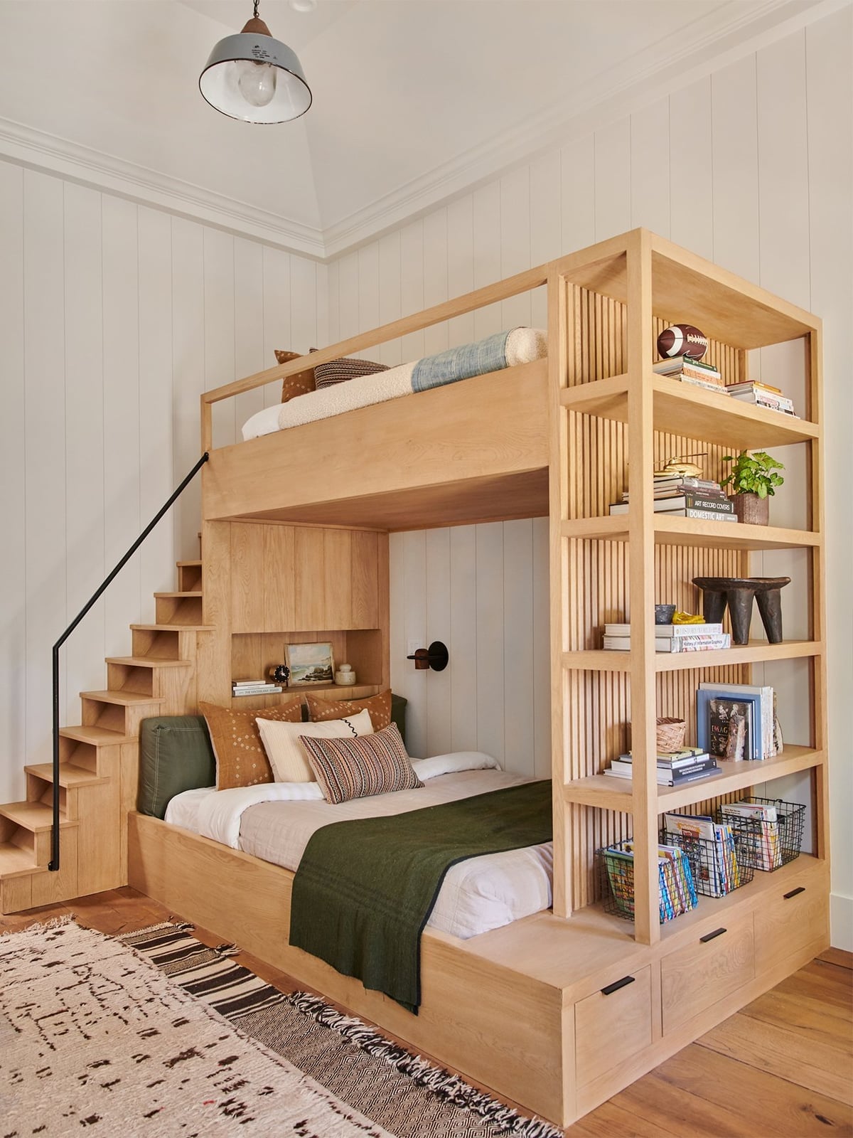 Modern Built-In Bunk Bed with Integrated Desk and Shelving Modern Built-In Bunk Bed with Integrated Desk and Shelving — Bunk Bed Ideas