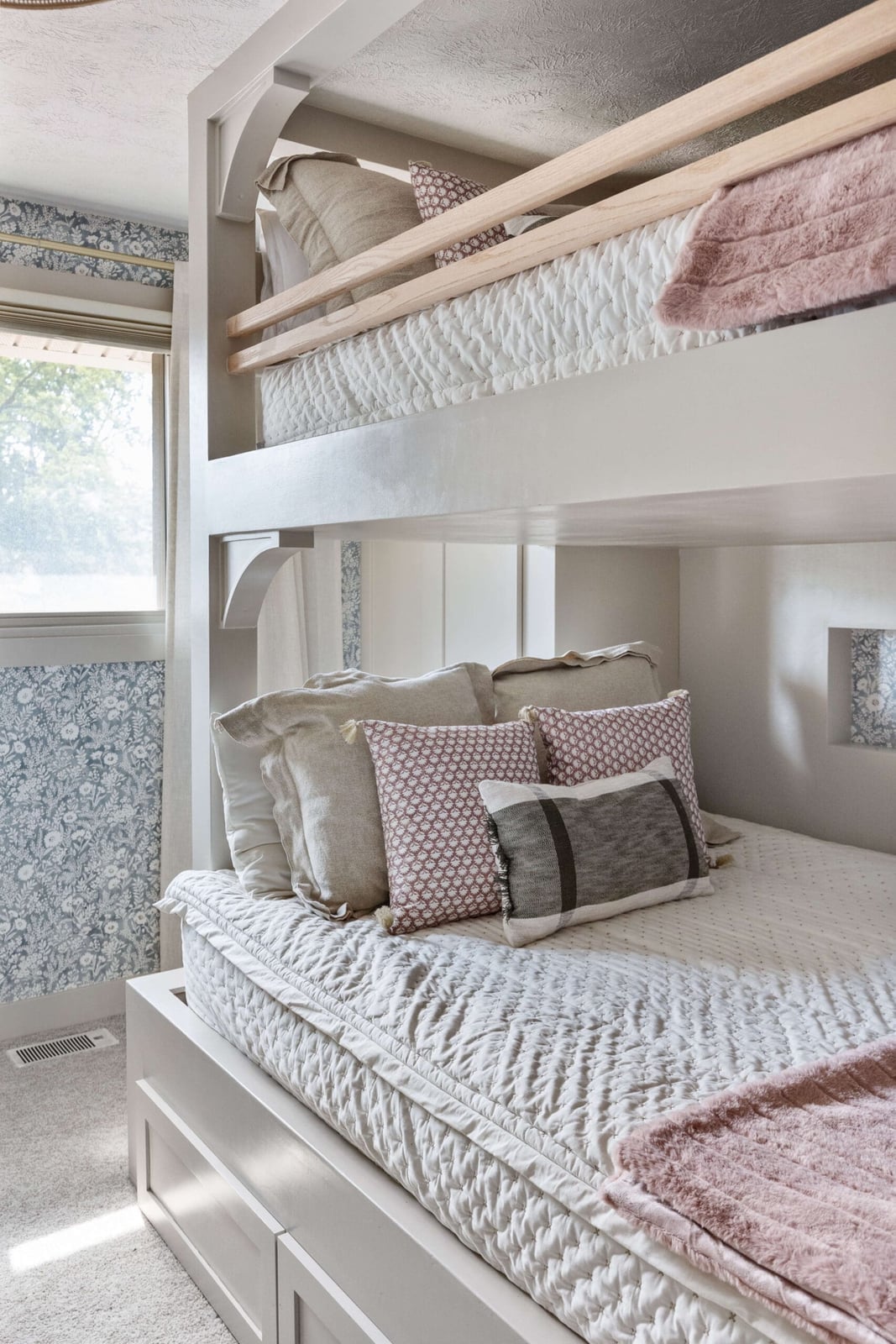 Cozy Alcove Bunk Bed with Charming Floral Bedding Cozy Alcove Bunk Bed with Charming Floral Bedding — Bunk Bed Ideas