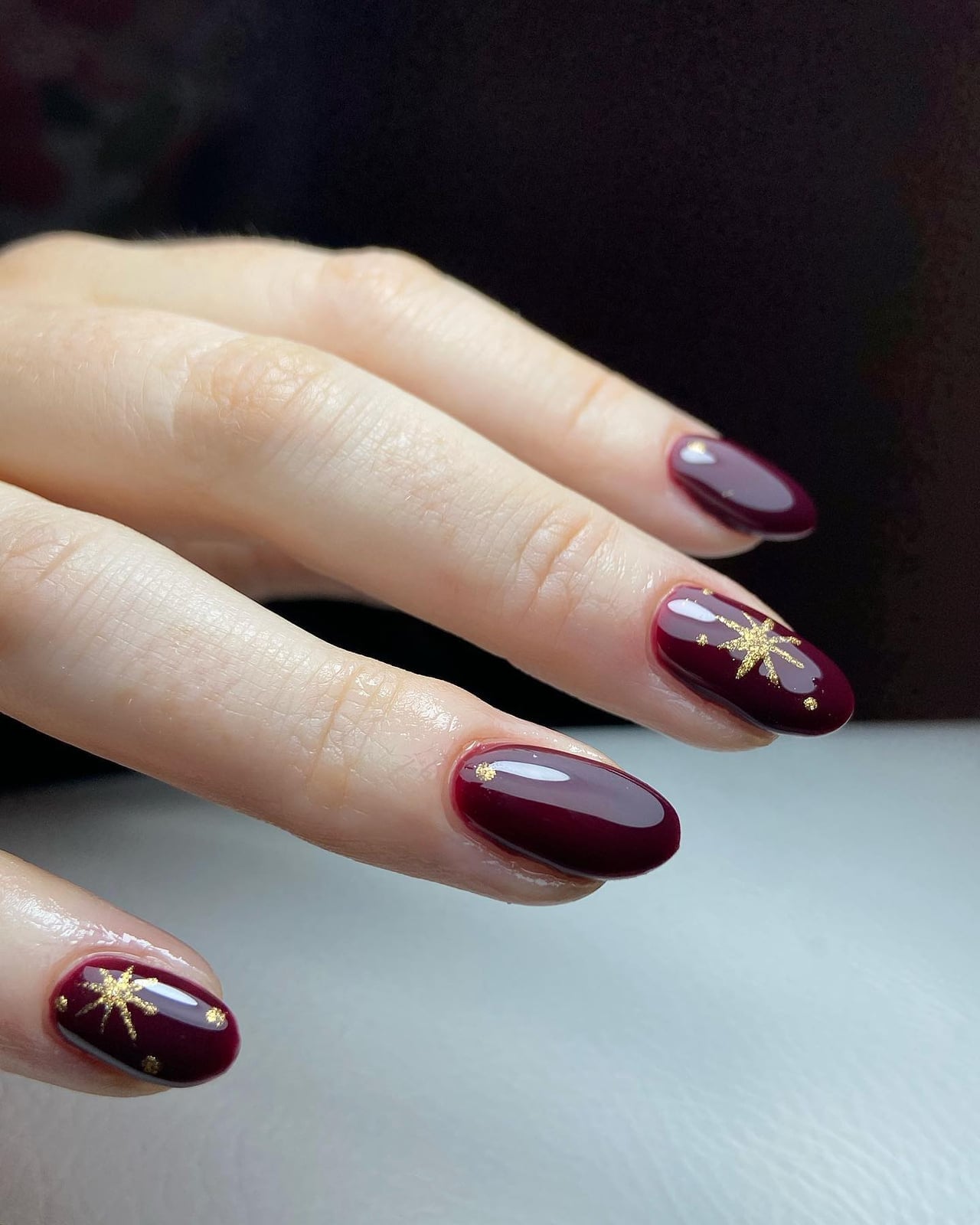 Medium Oval Nails With Gold Starburst Accents — Burgundy Nails Art