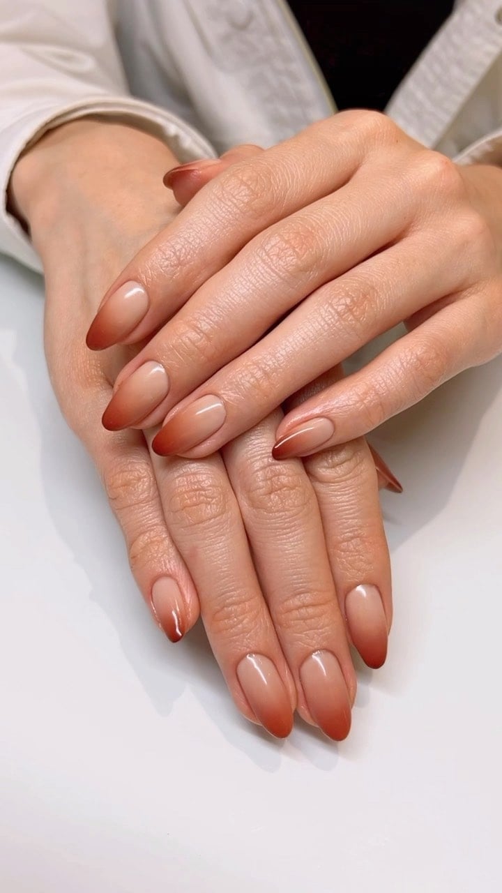 Short Almond Subtle Burnt Orange Ombre Short Almond Subtle Burnt Orange Ombre — Burnt Orange Nails