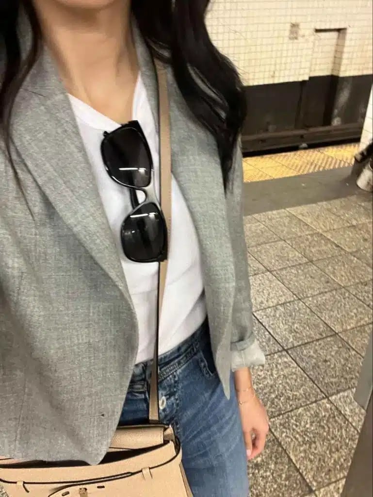 Gray Linen Blazer White T-shirt Slim Jeans — Business Outfits