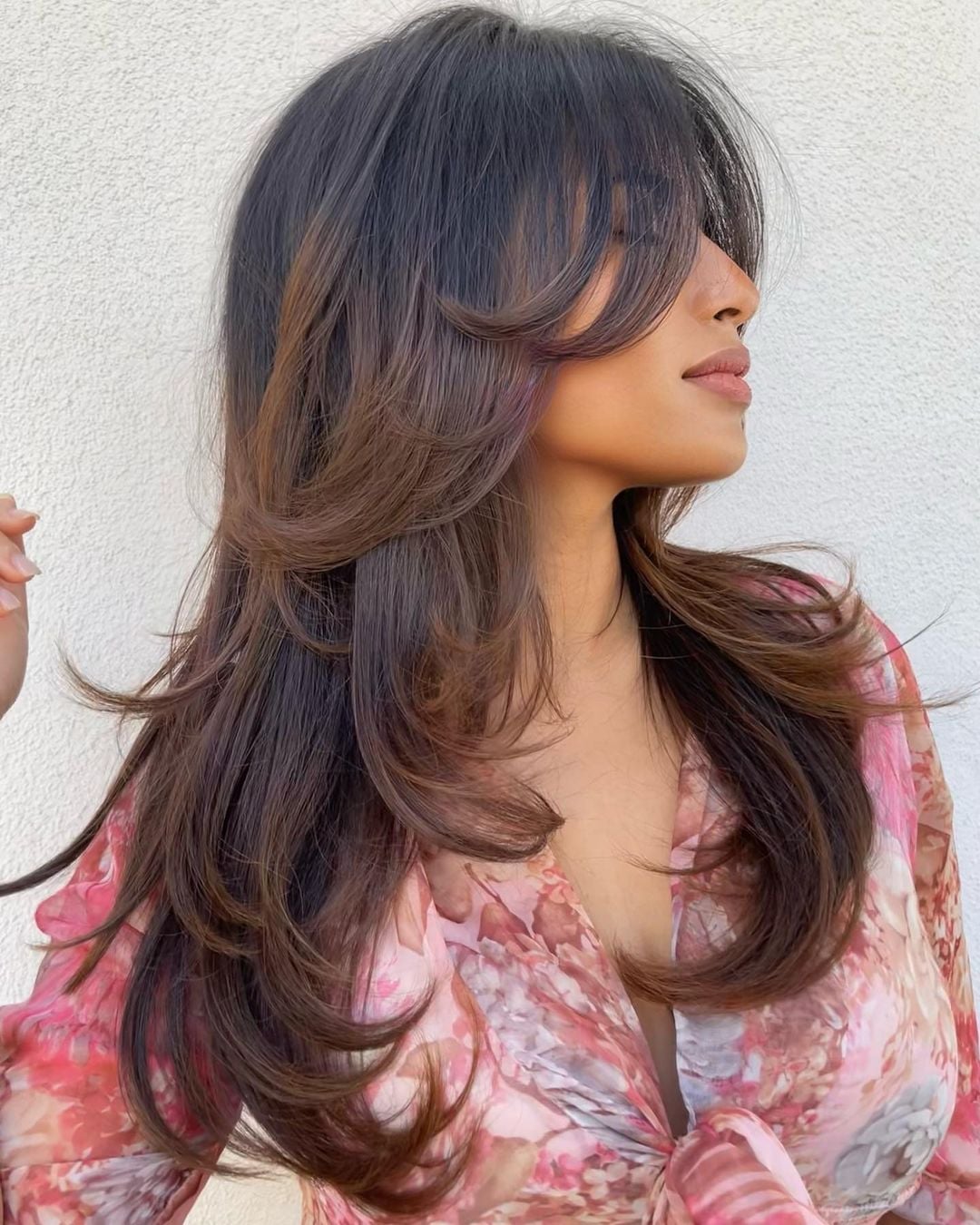 Dark Brown Butterfly Cut With Balayage And Side View Layers Dark Brown Butterfly Cut With Balayage And Side View Layers — Butterfly Haircut