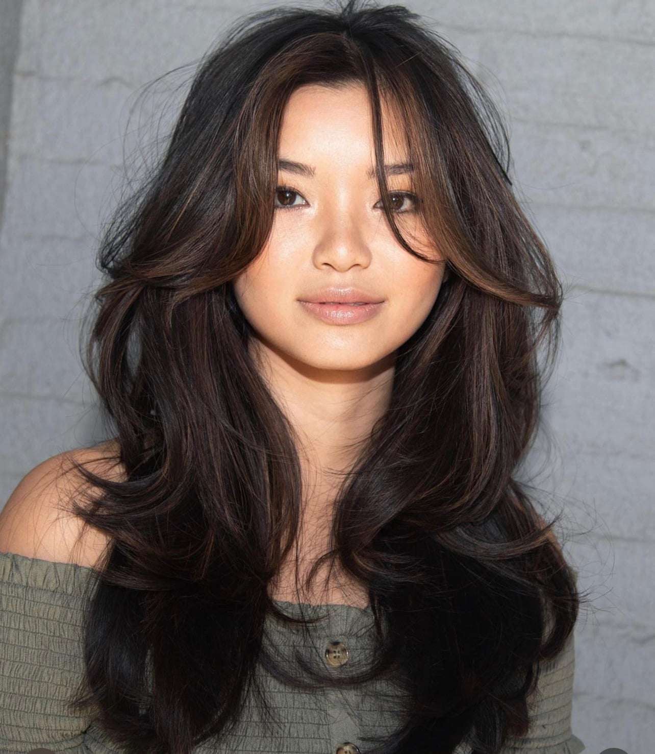 Collarbone Butterfly Cut With Voluminous Layers And No Bangs Collarbone Butterfly Cut With Voluminous Layers And No Bangs — Butterfly Haircut