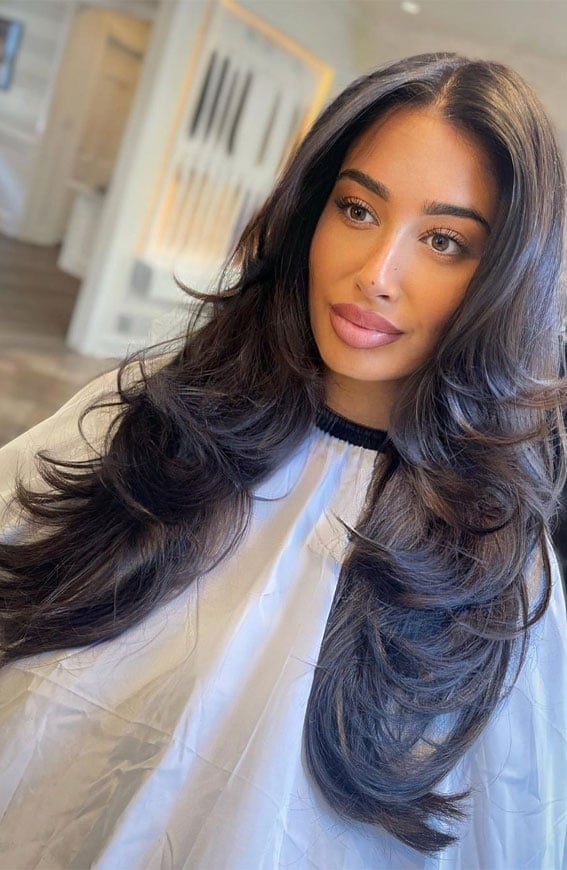 Brunette Butterfly Cut With Wispy Bangs And Feathered Layers Brunette Butterfly Cut With Wispy Bangs And Feathered Layers — Butterfly Haircut