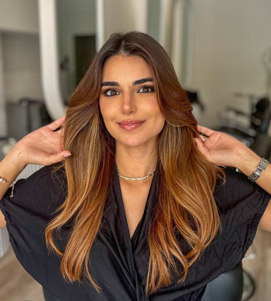 Collarbone Butterfly Cut With Side Part And Balayage Collarbone Butterfly Cut With Side Part And Balayage — Butterfly Haircut