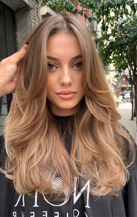Collarbone Butterfly Cut With Honey Blonde Balayage Collarbone Butterfly Cut With Honey Blonde Balayage — Butterfly Haircut