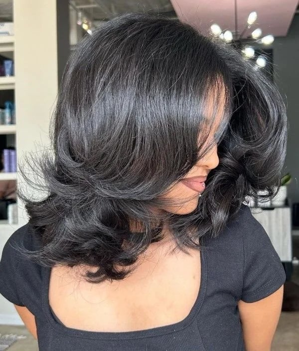 Collarbone Butterfly With Curtain Bangs And Dark Brown Richness Collarbone Butterfly With Curtain Bangs And Dark Brown Richness — Butterfly Haircut