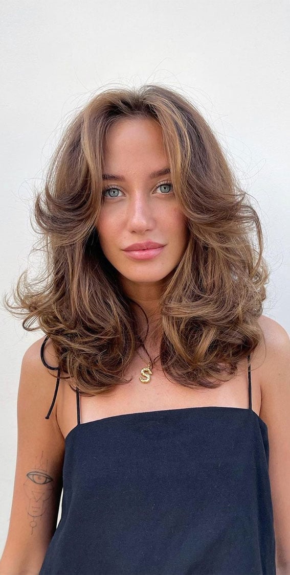 Collarbone Butterfly Cut With Natural Waves And Side Part Collarbone Butterfly Cut With Natural Waves And Side Part — Butterfly Haircut