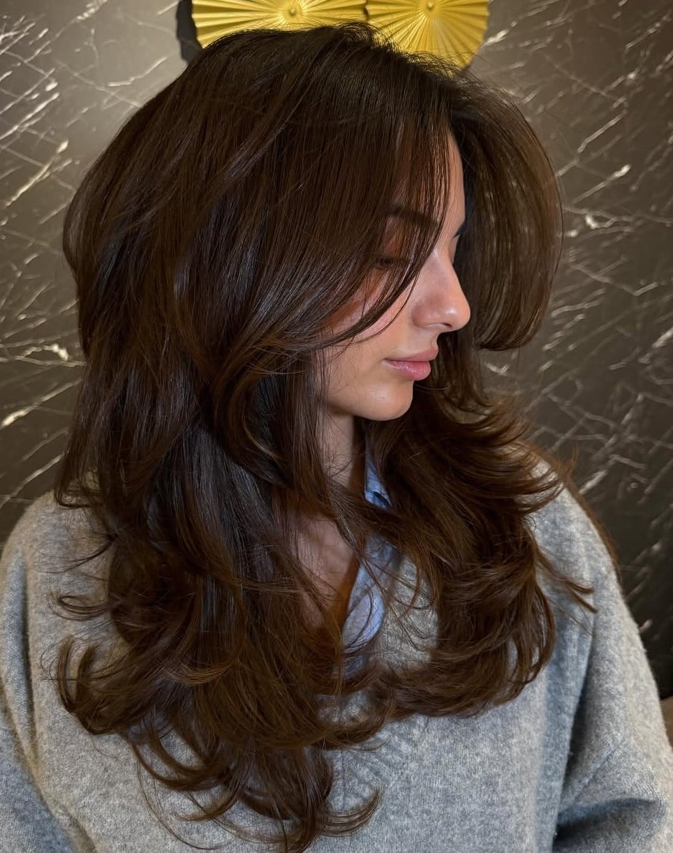 Ash Blonde Butterfly Cut With Curtain Bangs And Volume Ash Blonde Butterfly Cut With Curtain Bangs And Volume — Butterfly Haircut