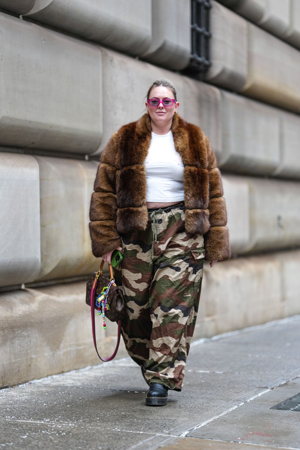 Camo Cargo Pants With A Faux Fur Coat Camo Cargo Pants With A Faux Fur Coat — Camo Outfits
