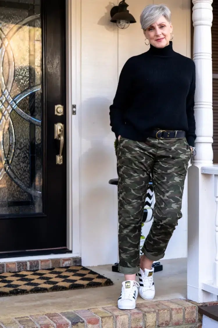 Camo Pants With Black Turtleneck Camo Pants With Black Turtleneck — Camo Outfits