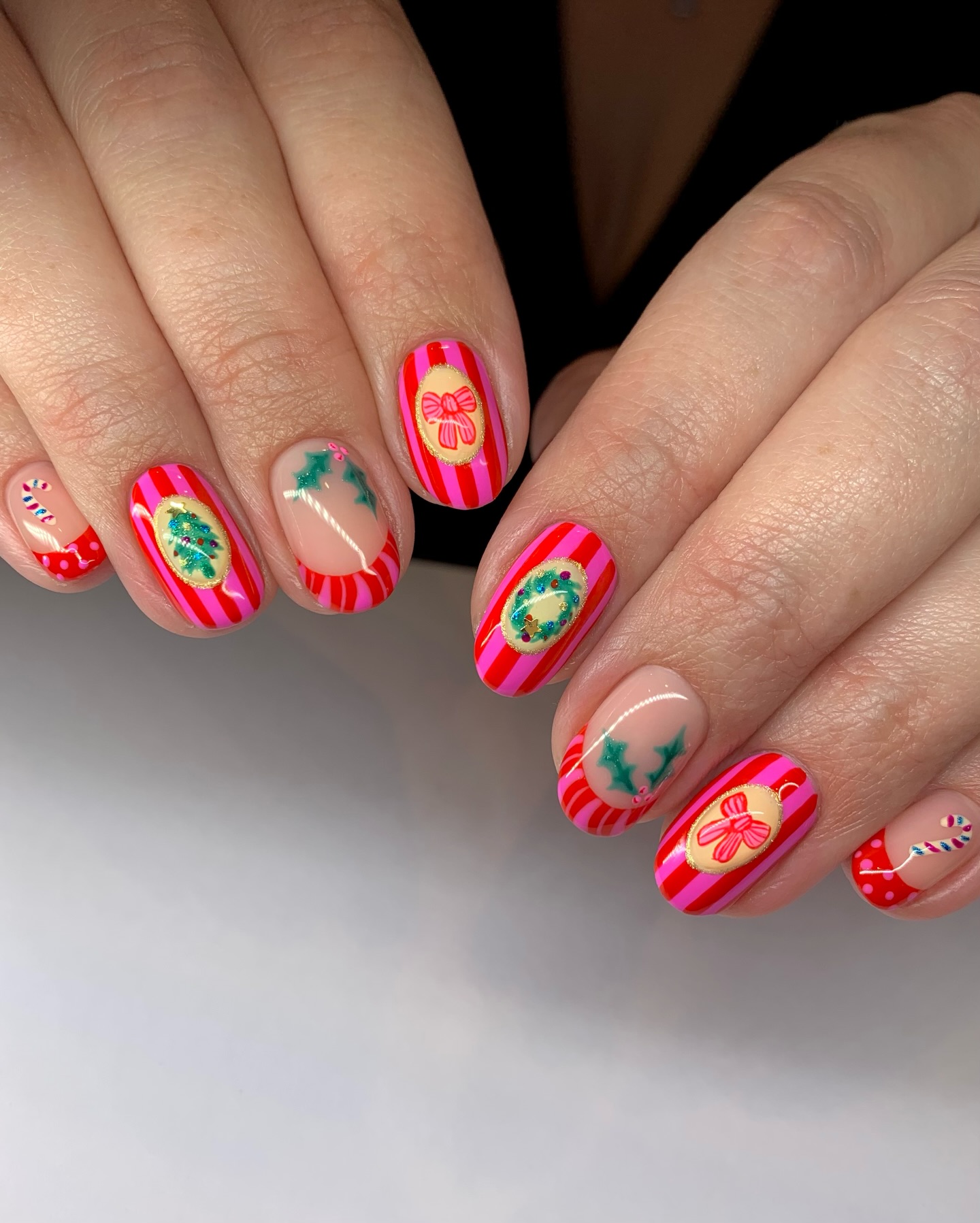 Candy Cane Christmas Bow Oval Nails