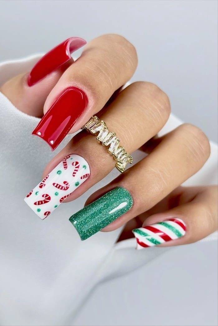 Long Square Green Glitter Candy Cane Snowflake Nails Long Square Green Glitter Candy Cane Snowflake Nails — Candy Cane Nails