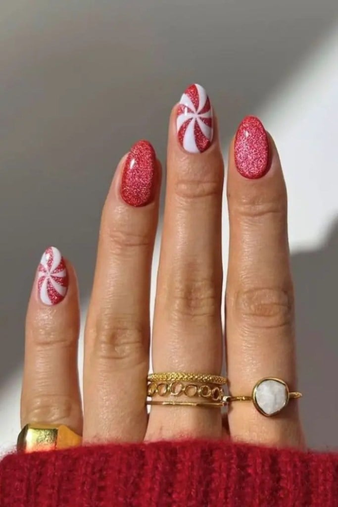 Short Oval Swirl and Glitter Candy Cane Nails Short Oval Swirl and Glitter Candy Cane Nails