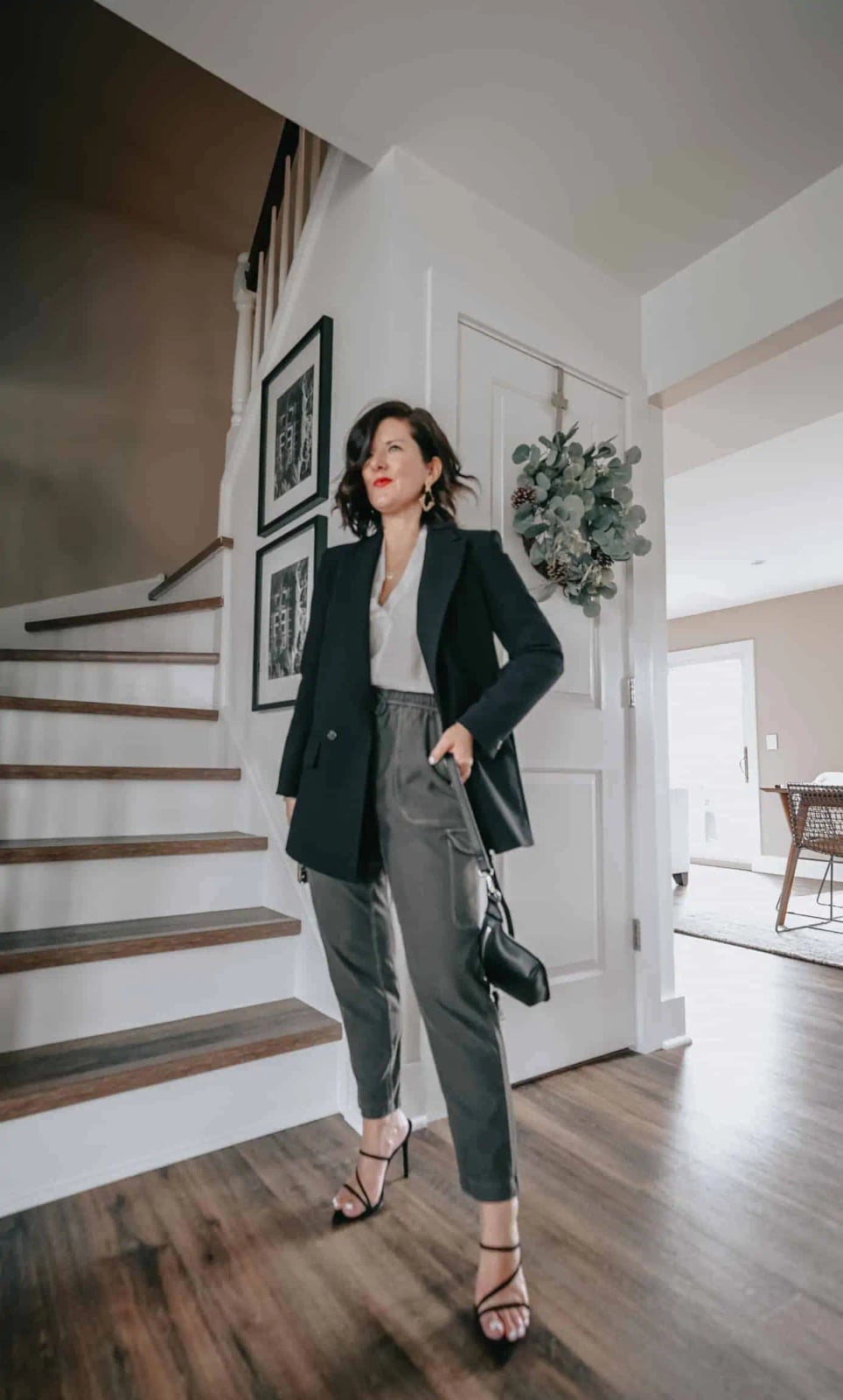 Gray Straight-Leg Cargo Pants with Oversized Blazer and Heels Gray Straight-Leg Cargo Pants with Oversized Blazer and Heels — Cargo Pants Outfits