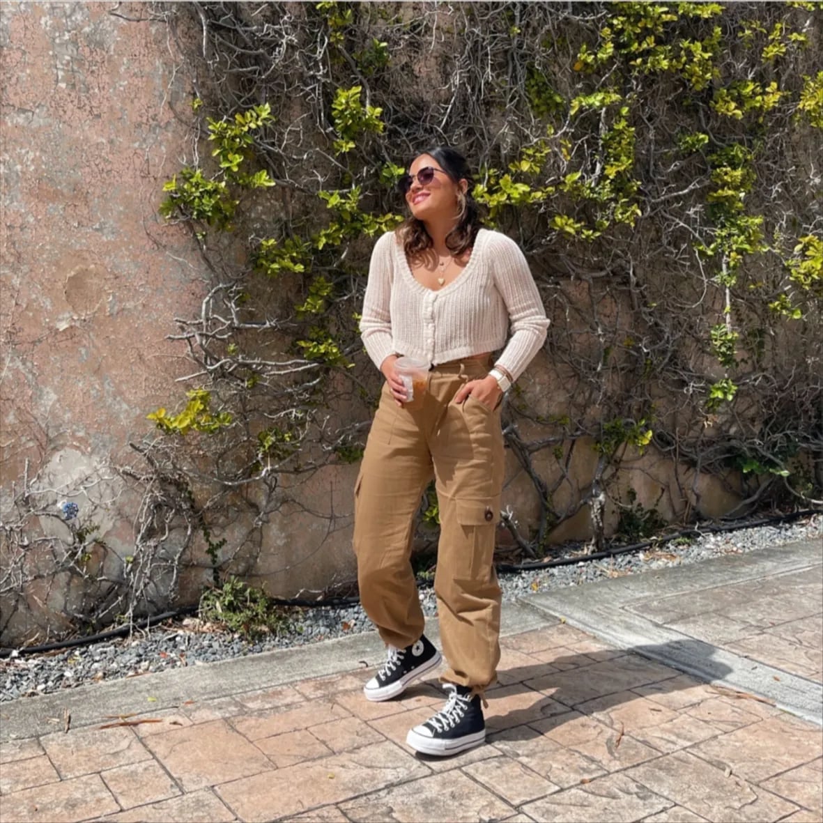 Tan Wide-Leg Cargo Pants with Beige Cardigan and High-Top Sneakers Tan Wide-Leg Cargo Pants with Beige Cardigan and High-Top Sneakers — Cargo Pants Outfits