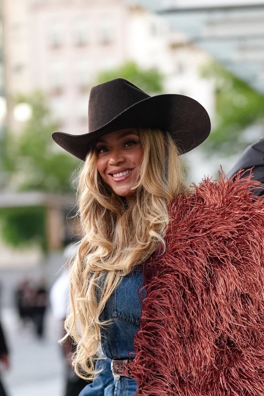 Denim Top with Feather Boa and Cowboy Hat Denim Top with Feather Boa and Cowboy Hat — Casual Concert Outfit