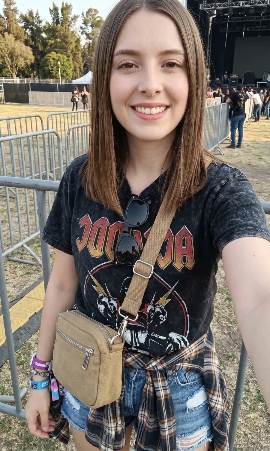 Band T-Shirt with Denim Shorts and Flannel Band T-Shirt with Denim Shorts and Flannel — Casual Concert Outfit