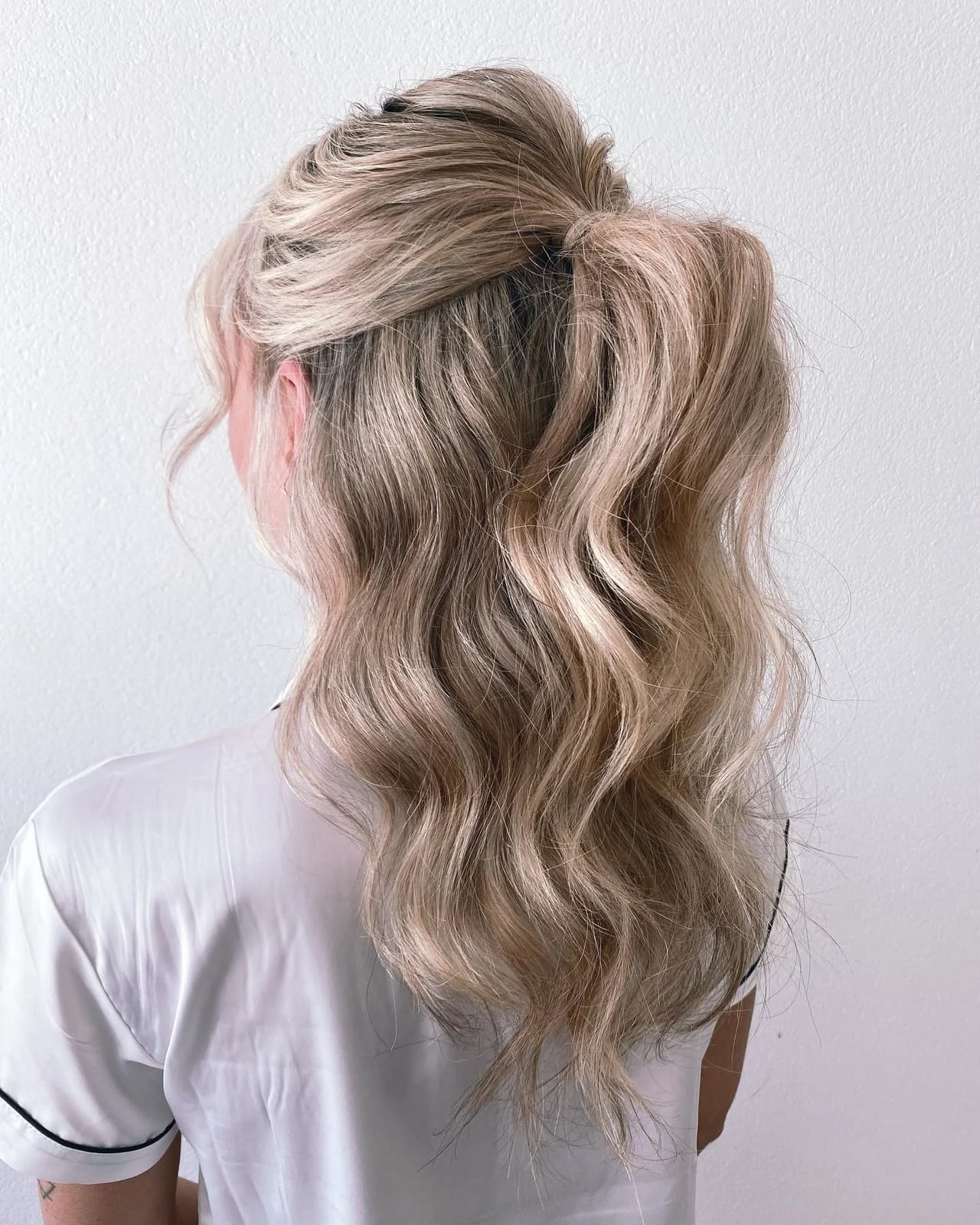 Ash Blonde Voluminous Ponytail — Casual Hairstyles
