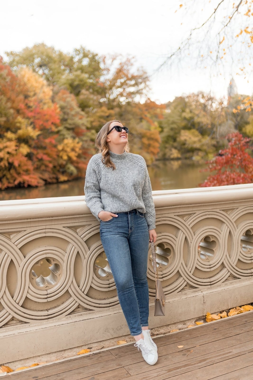 Gray Sweater with Skinny Jeans and Sneakers — Casual Outfits