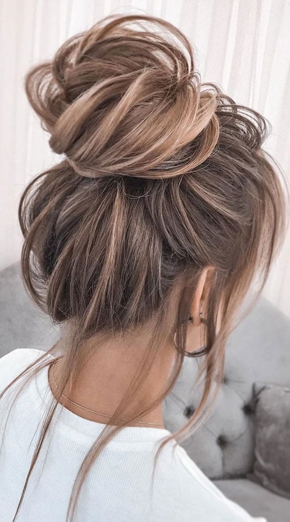 Messy High Bun Light Brown With Highlights — Casual Updo