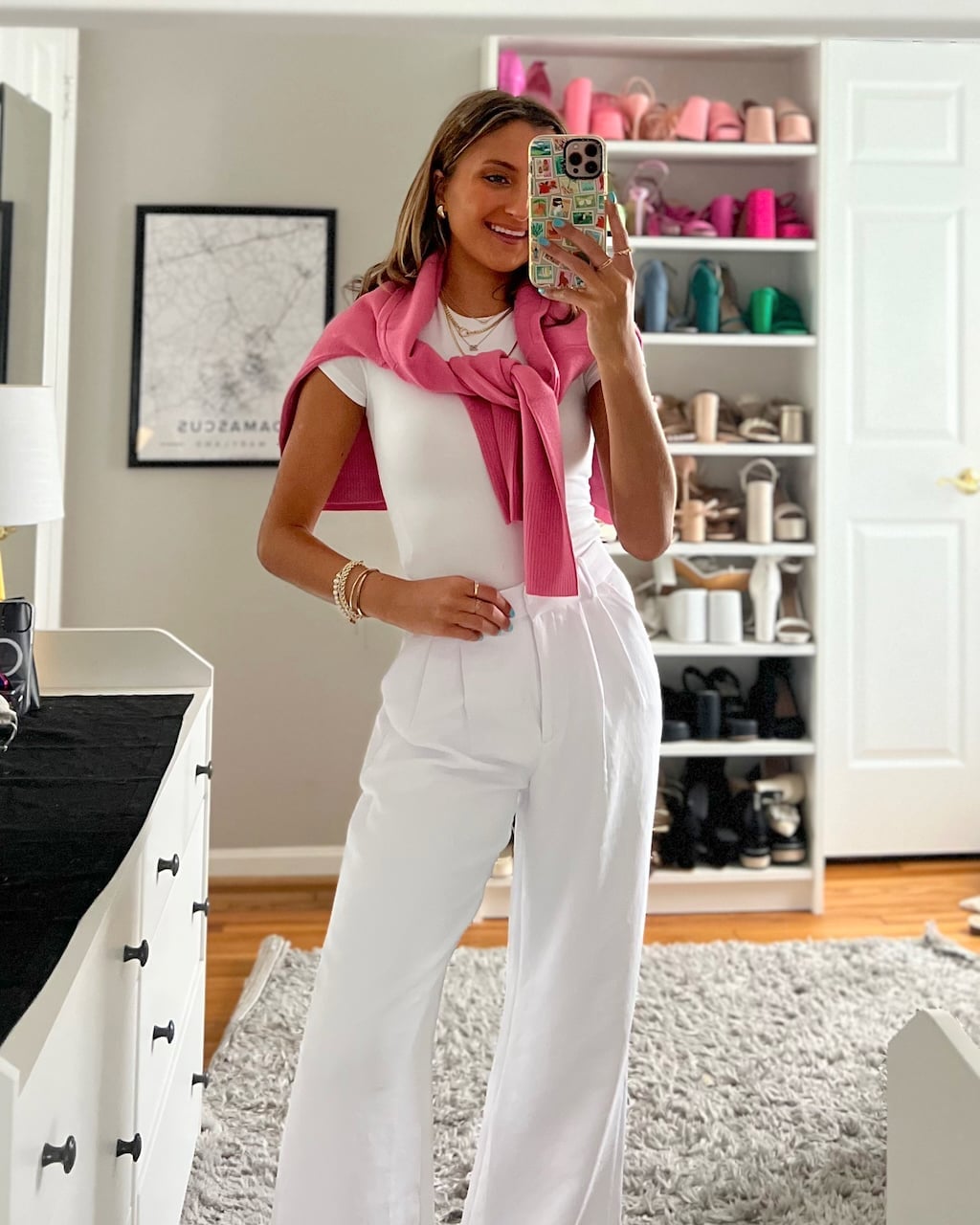 White Wide-Leg Trousers with Pink Sweater White Wide-Leg Trousers with Pink Sweater — Casual Work Outfits