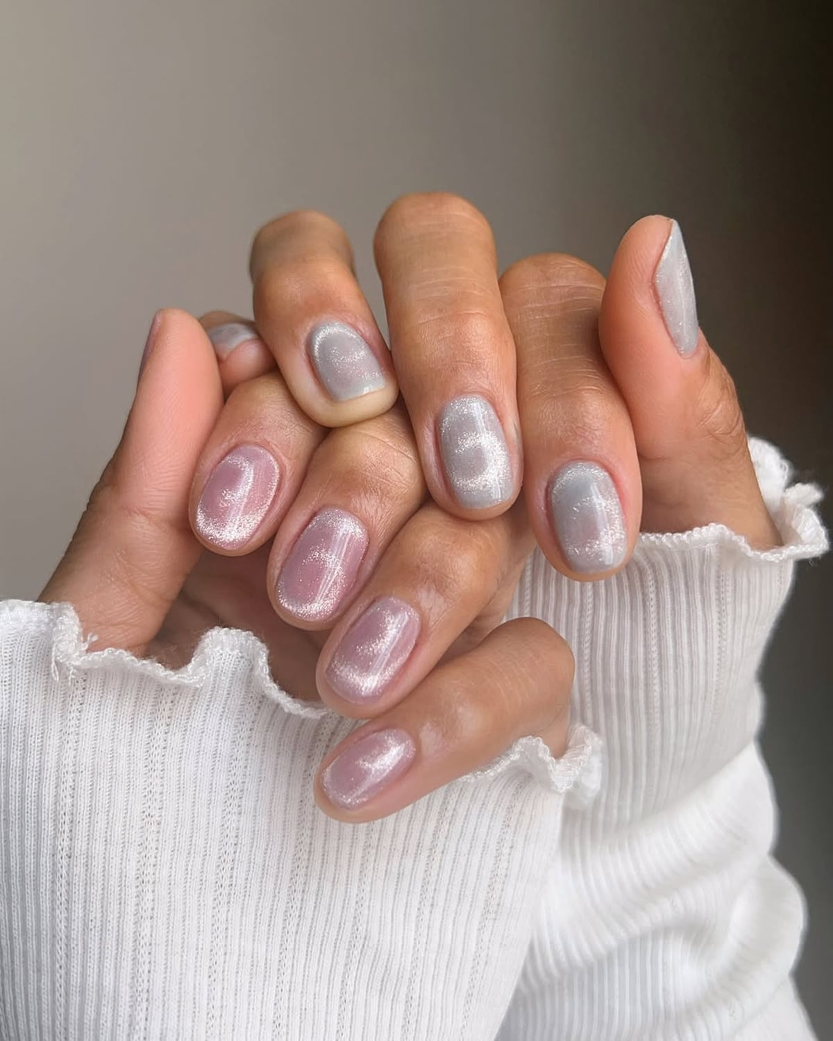 Short Oval Pale Pink Light Gray Cat Eye Short Oval Pale Pink Light Gray Cat Eye — Cat Eye Nail Art