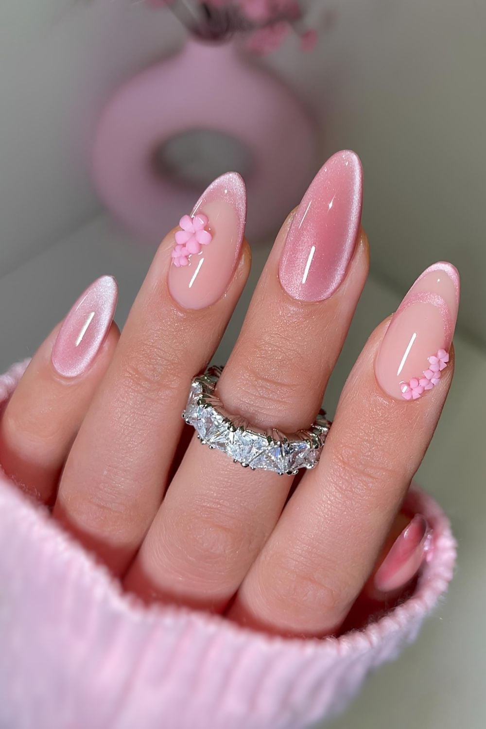 Short Oval Sheer Pink Cat Eye Flowers Short Oval Sheer Pink Cat Eye Flowers — Cat Eye Nail Art
